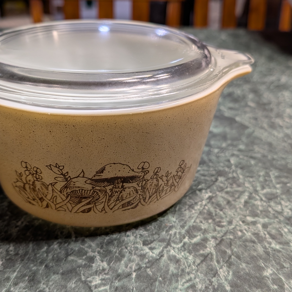 Vintage Beige Casserole Dish with Lid